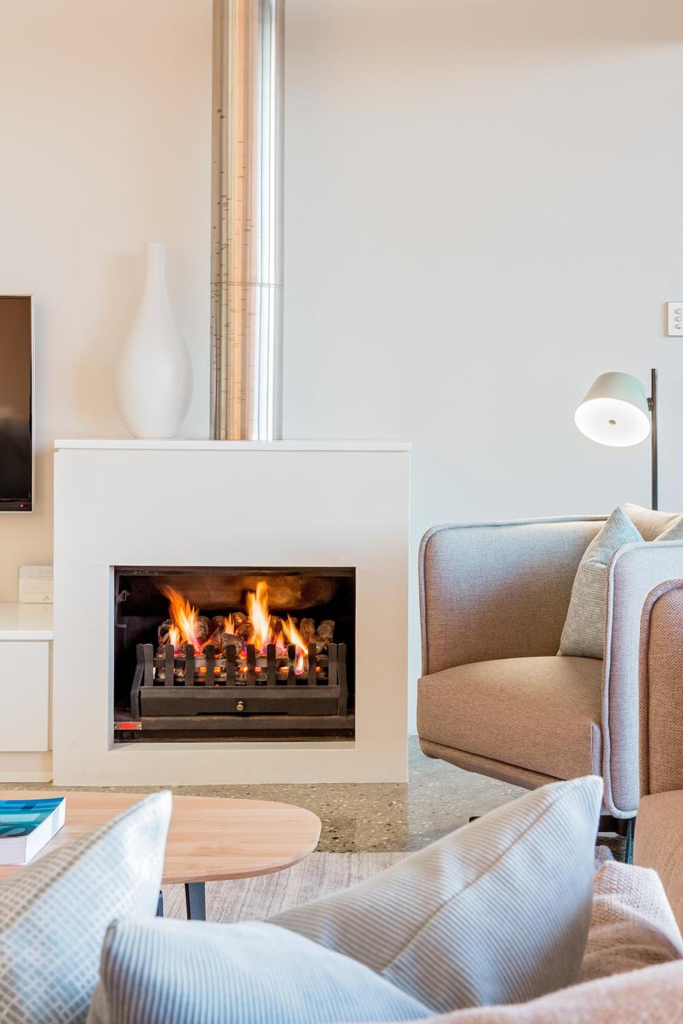 Smiths Beach Resort Яллингап Экстерьер фото A gas fireplace