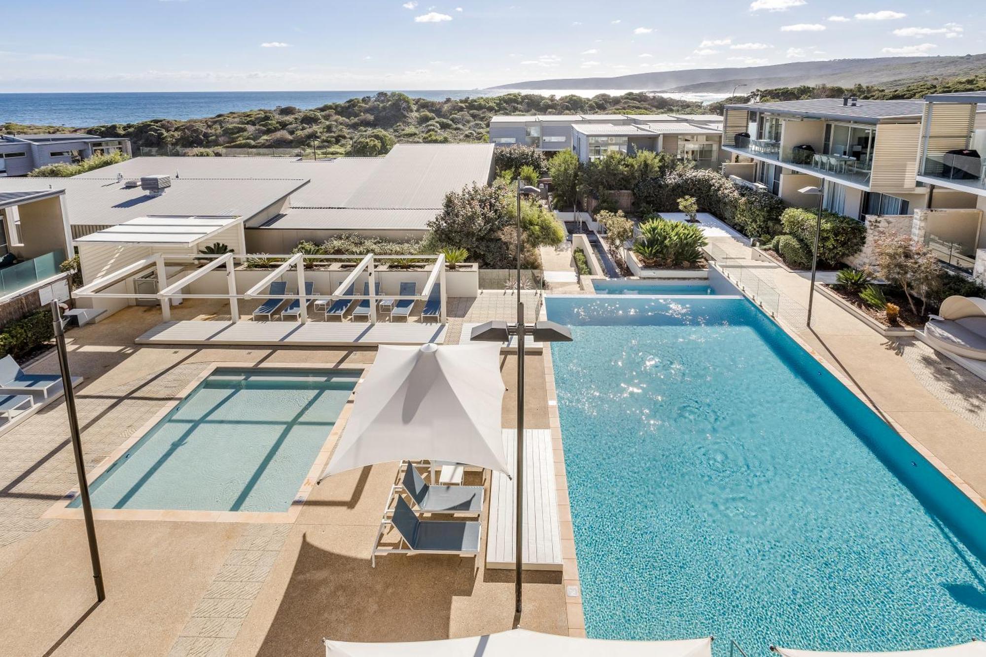 Smiths Beach Resort Яллингап Экстерьер фото The swimming pool at the resort