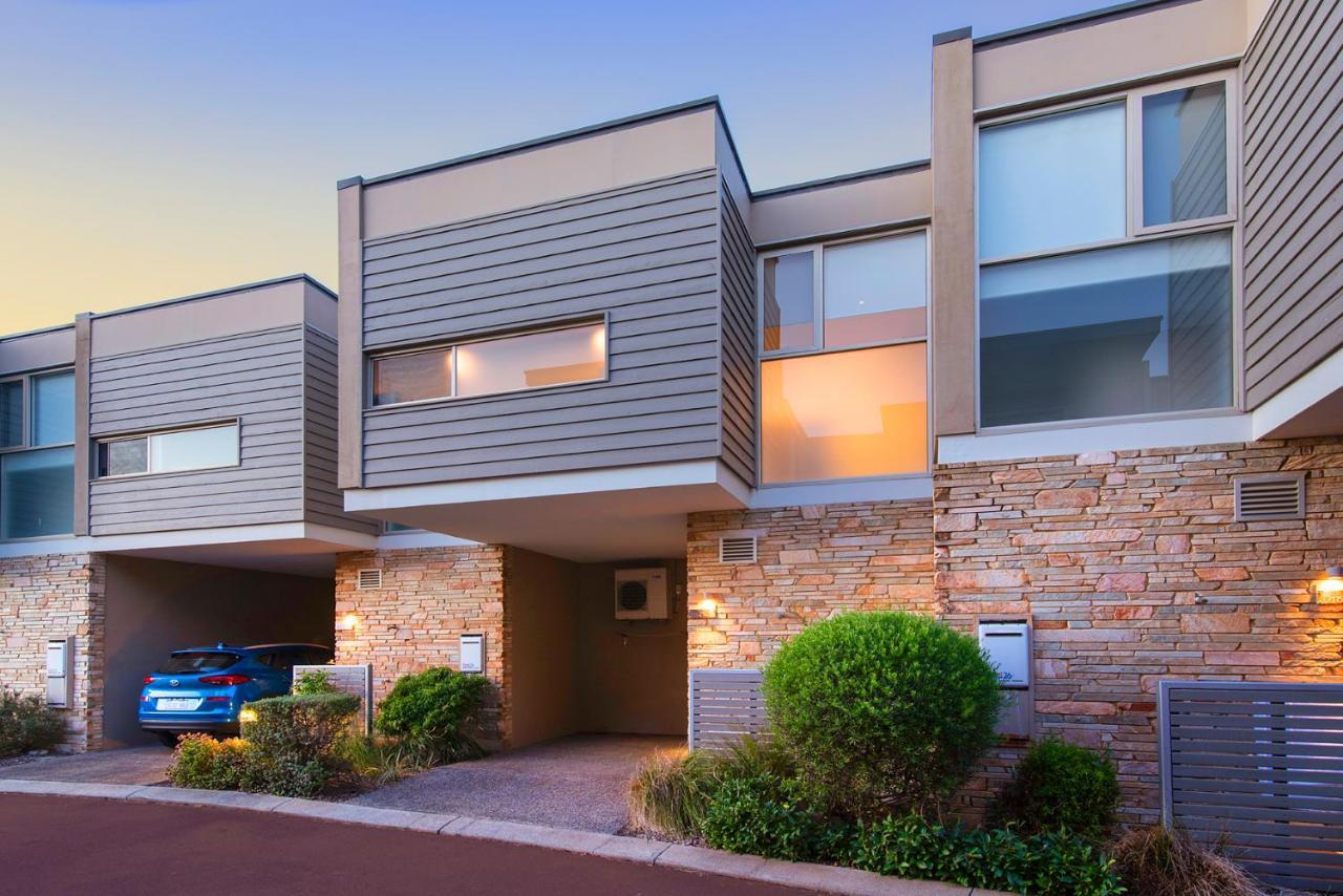Smiths Beach Resort Яллингап Экстерьер фото Townhouses in the suburb of Randwick, New South Wales, Australia