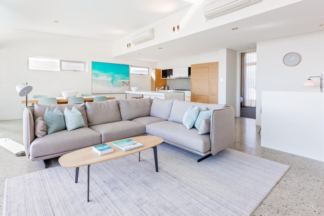Smiths Beach Resort Яллингап Экстерьер фото A living room in a typical apartment at the complex